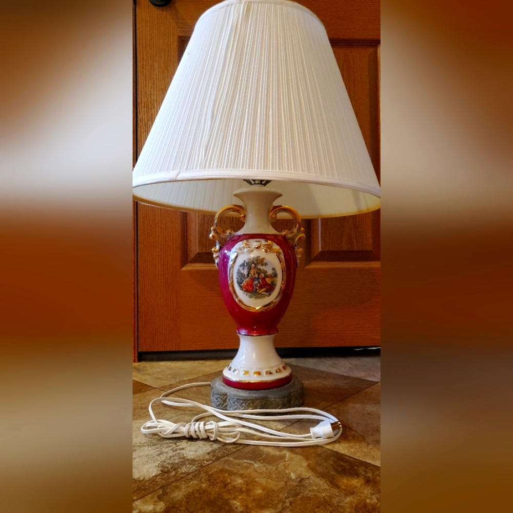 Maroon and Gold George and Martha Washington Table Lamp